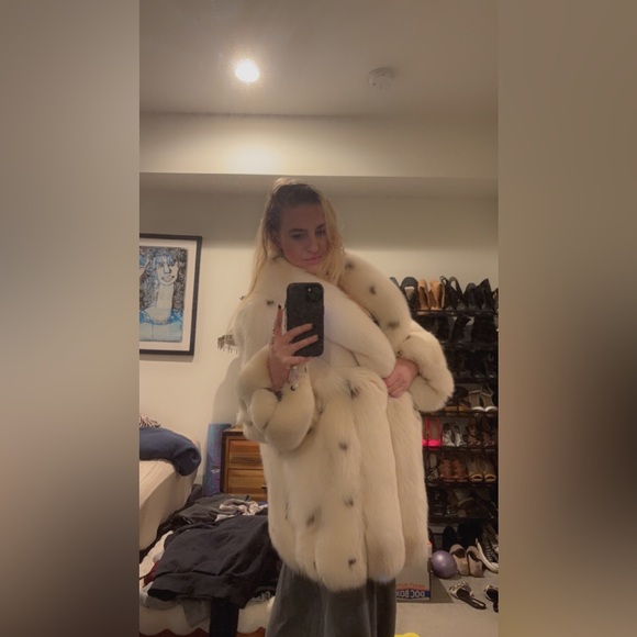 SOLD !!! 🚨🚨
SOLD!!!  🚨🚨
SOLD!!!  🚨🚨.           ***Chloe Fox Fur Coat*** - Picture 6 of 14